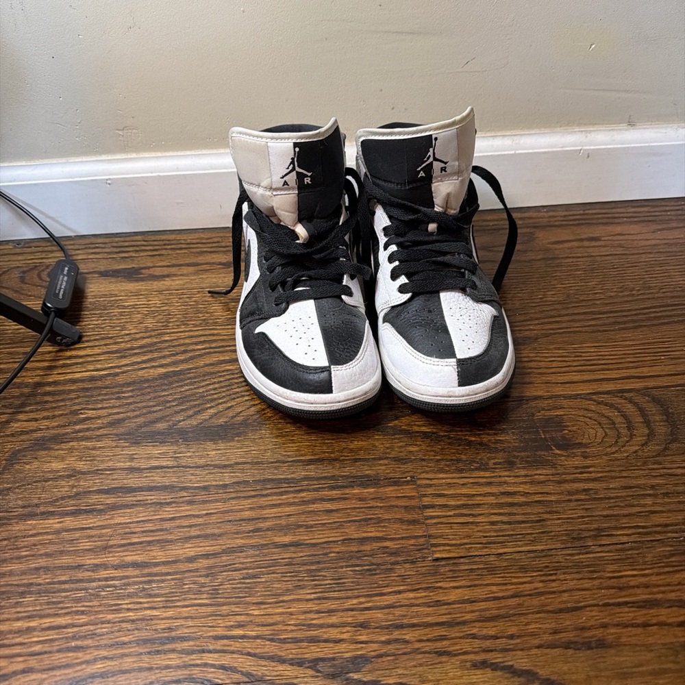 Nike Black and White Athletic Shoes